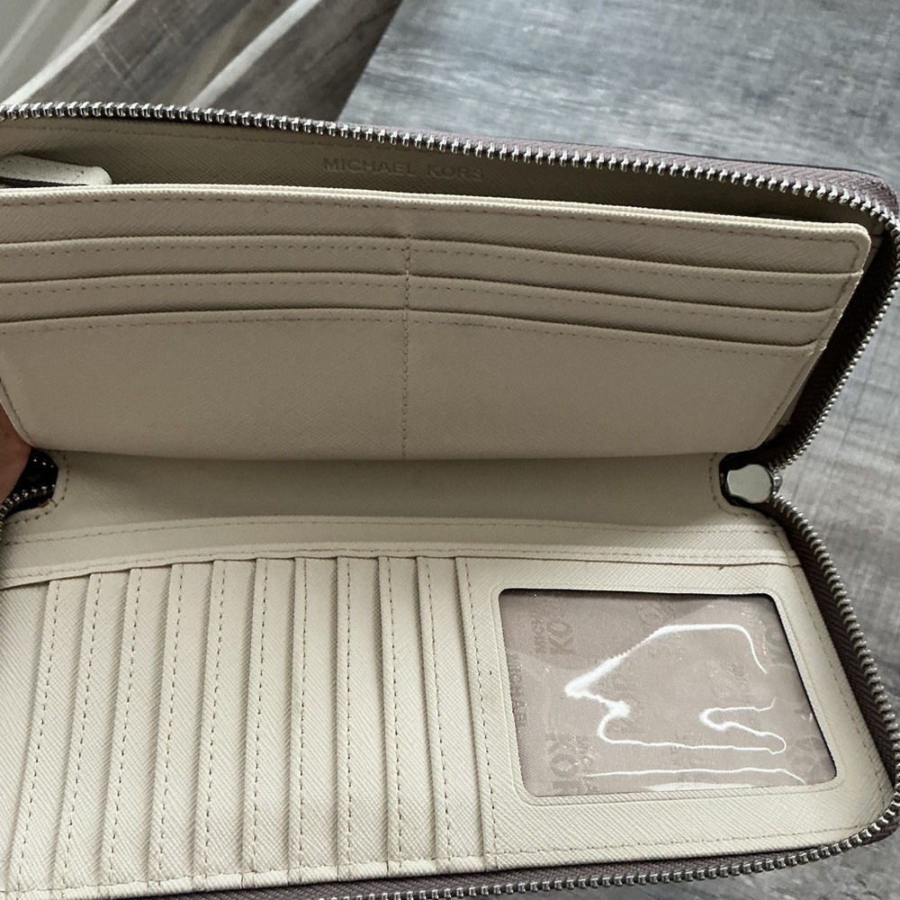 Michael Kors Cream and Brown Wallet with Sophisticated Design - Picture 4 of 4